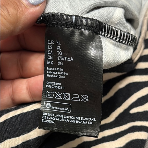 4/$20 H&M Zebra Print body suit, cream and black, size XL - Picture 6 of 7